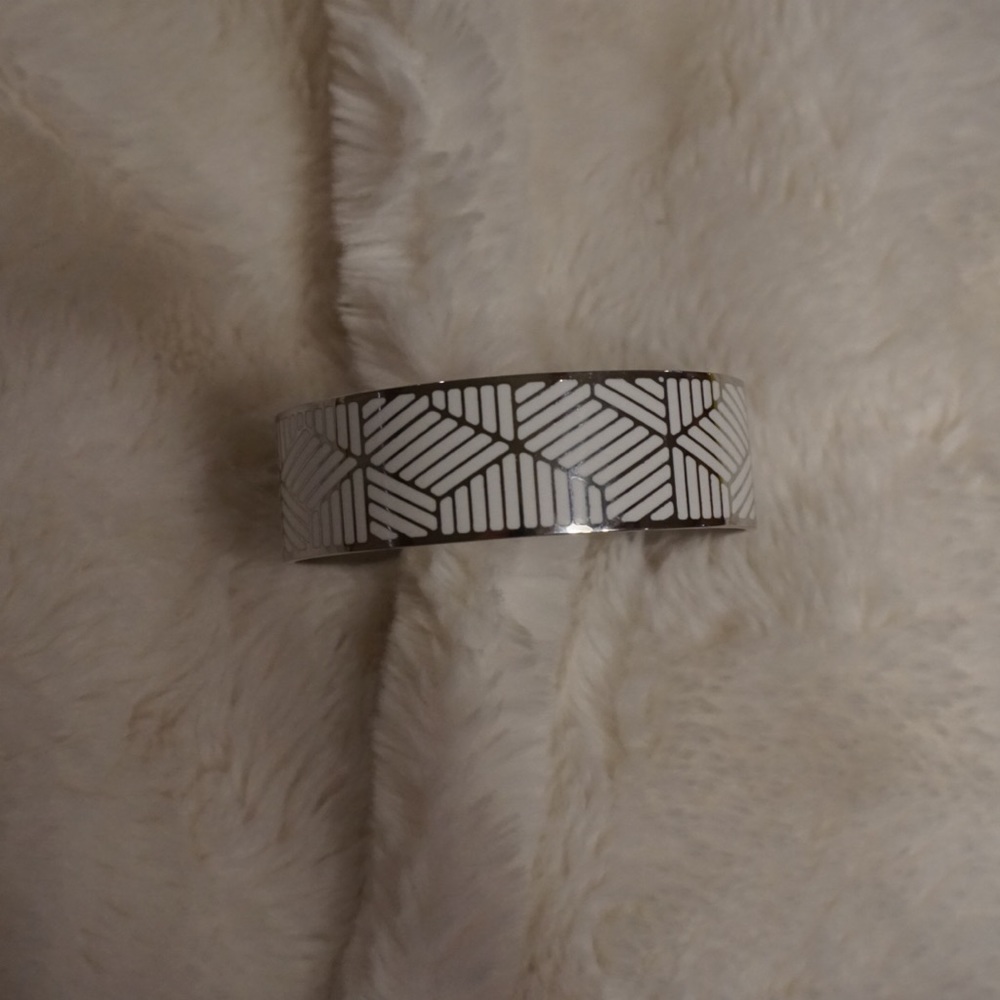 Rustic cuff silver and white cuff - Picture 2 of 3